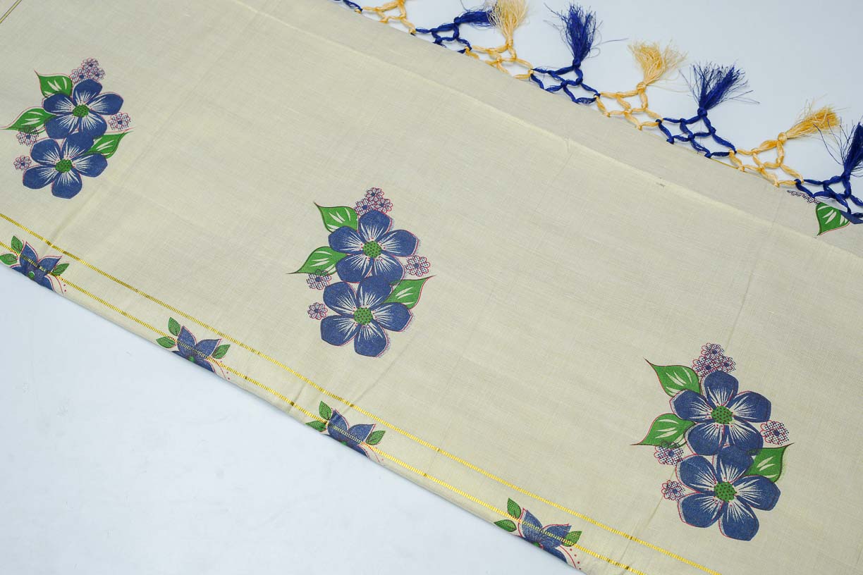 Handloom Saree with Flower Design