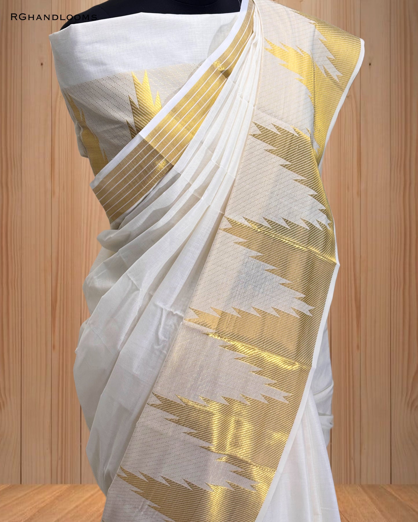 handloom saree featuring a classic temple border